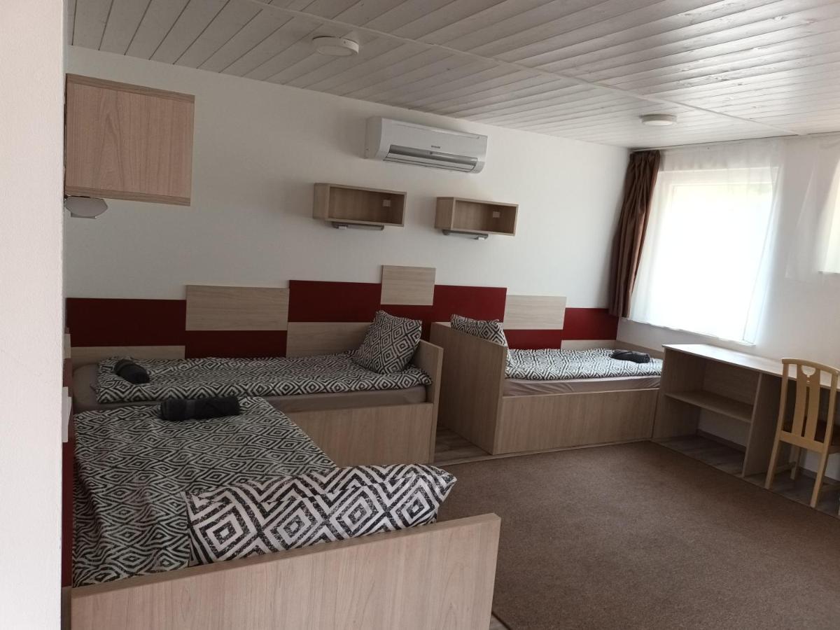 سولنوك Tiszaliget Apartman Es Szallo المظهر الخارجي الصورة